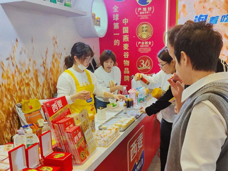 西麦新品亮相春糖|耕耘30年，绘就燕麦+健康的产业新图景