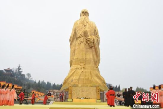 3月24日，中国农历二月十五日，是中国道家学派创始人老子诞辰2595周年。图为河南灵宝市在函谷关景区举办纪念老子的活动。王宇 摄
