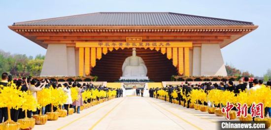 4月11日，中国农历三月初三，甲辰年黄帝故里拜祖大典在河南新郑举行。李超庆 摄