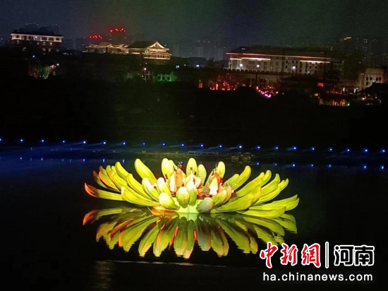 清明上河园《大宋·东京梦华》实景演出。左起超 摄