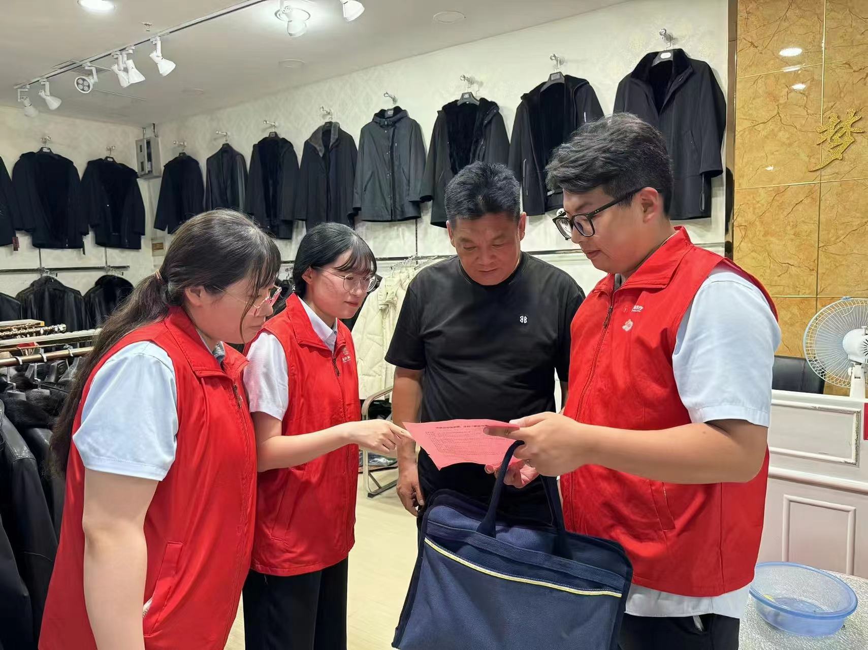 “挎包三大队”，用脚步走出金融为民“网格图”——记济南农商行天桥支行行业客群服务队