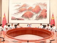 省委理论学习中心组专题学习党的二十届三中全会精神，尹弘主持并讲话