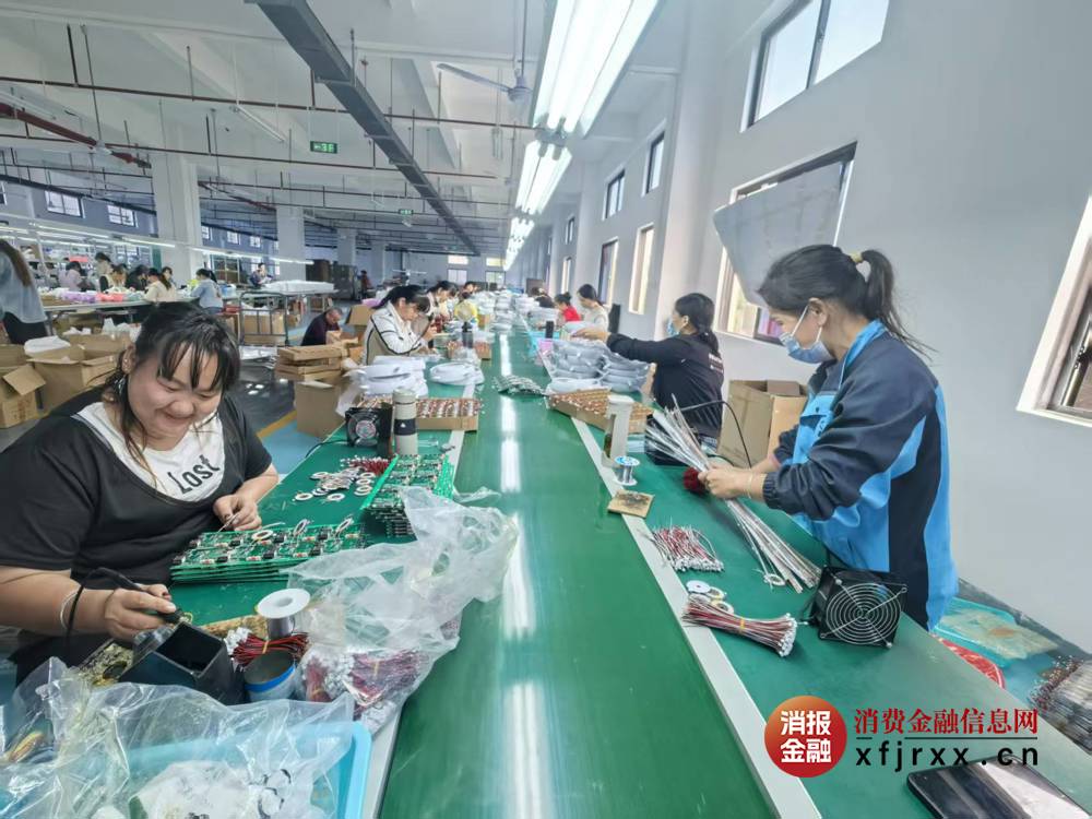 千村万屯“燕”归来推动产业回归、项目回迁，让玉商玉工在家乡安心创业就业、舒心生活。