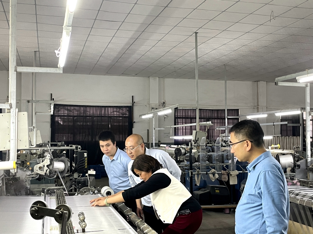 邮储银行梧州市分行工作人员深入园区走访企业