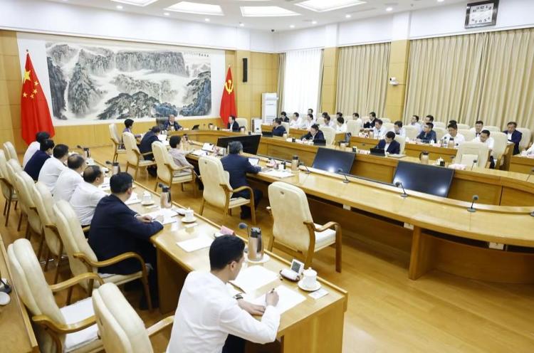 山东省委常委会召开会议