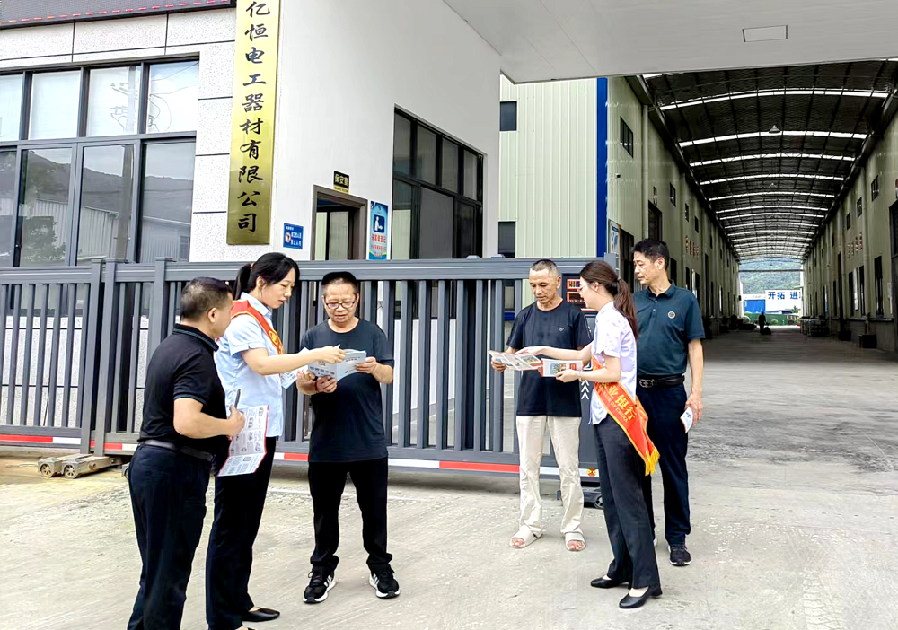 农行隆林县支行开展防范电信网络诈骗“四进”宣传活动 (1)
