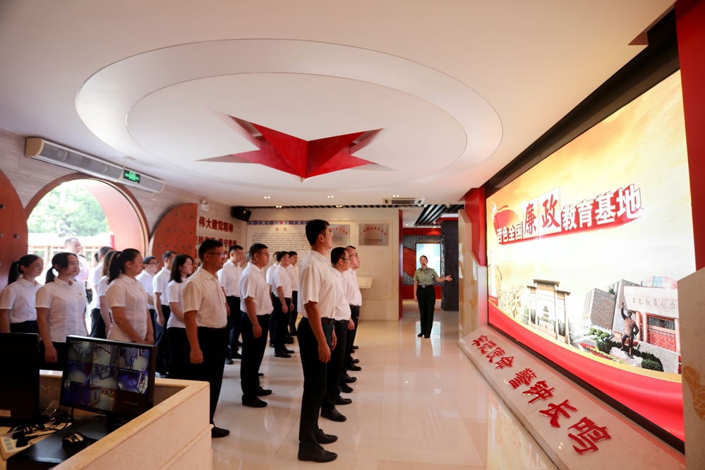 农行百色分行开展“弘扬清风正气筑牢廉洁防线”主题党日活动4