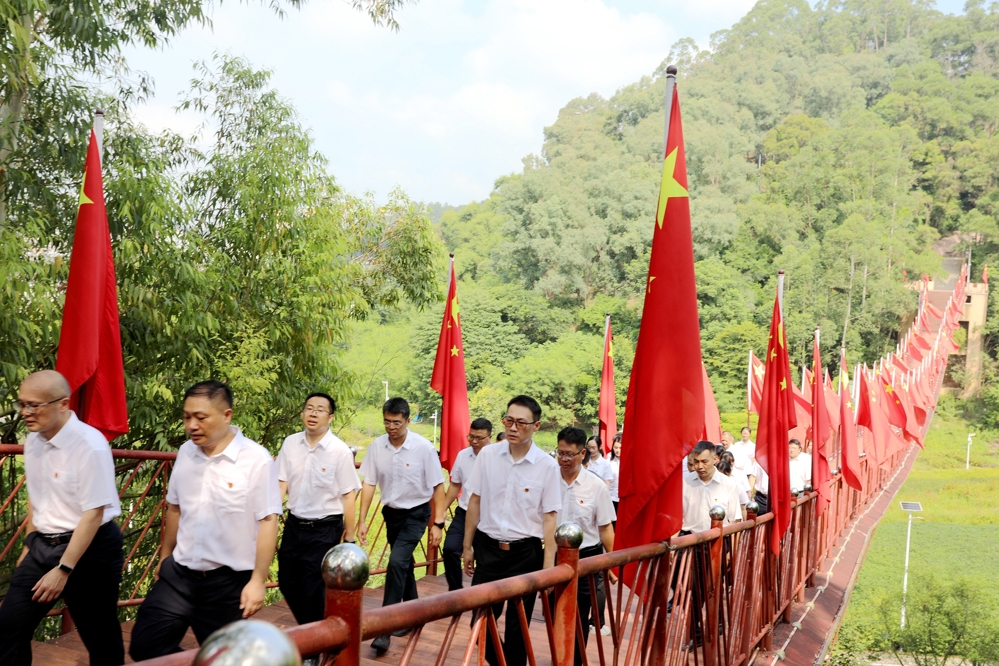 农行百色分行开展“弘扬清风正气筑牢廉洁防线”主题党日活动2