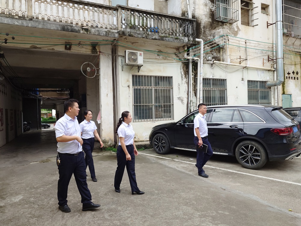 唐展深入网点了解受洪水灾害影响情况（1）