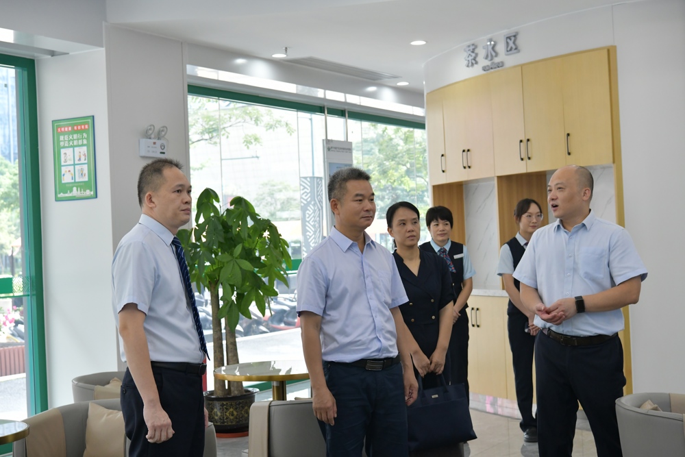 02.周永湘走访五象科技信用社