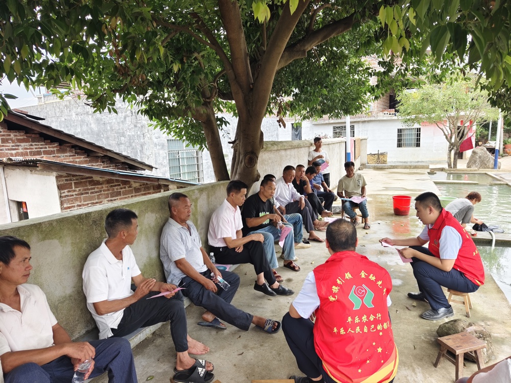 图为平乐农合行进行金融大讲堂活动现场 平乐农合行供图