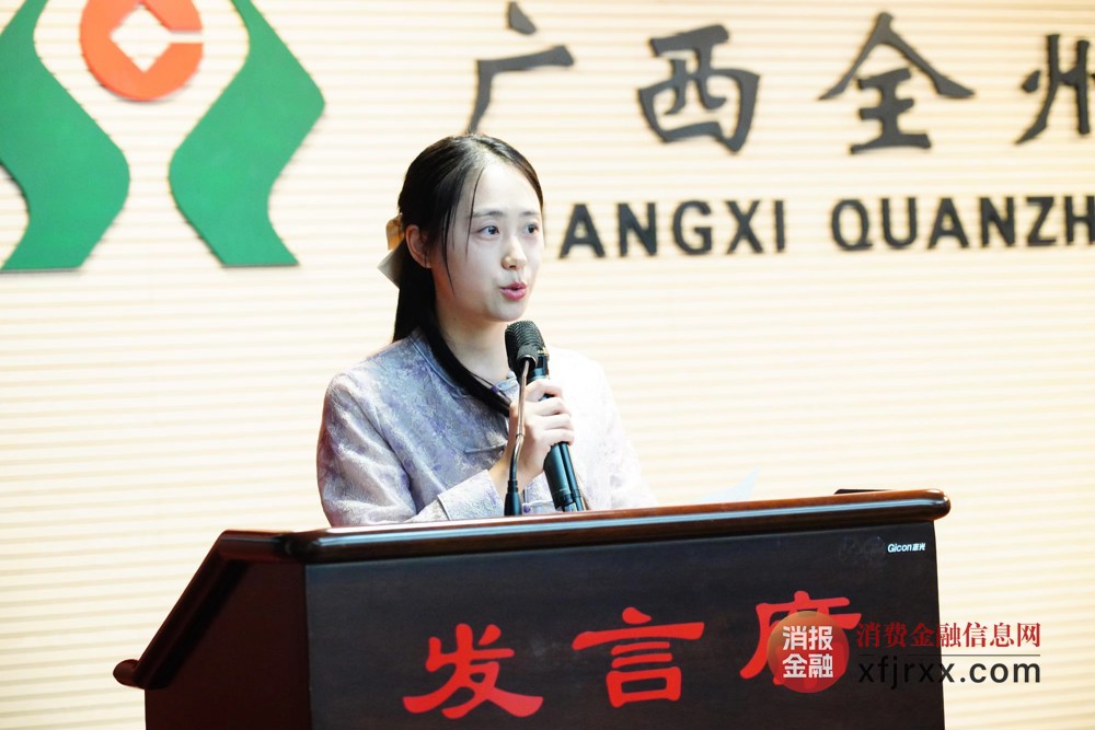 家属代表发言 (2)