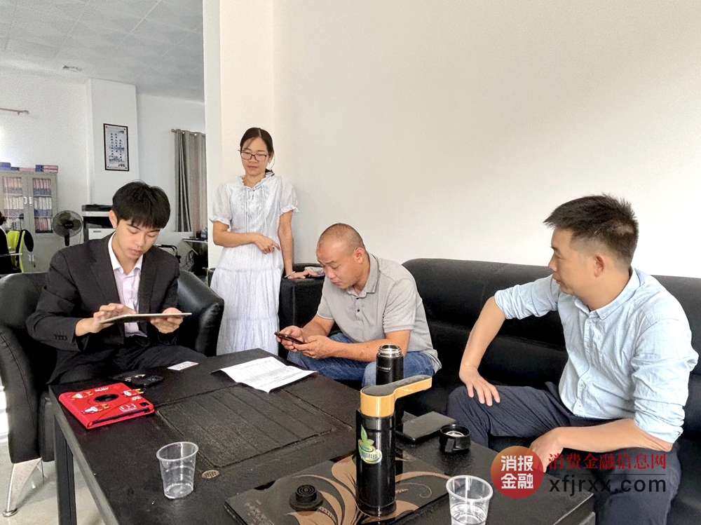 农行德保县支行开展“金融服务进企业 银企对接零距离”服务活动 (6)