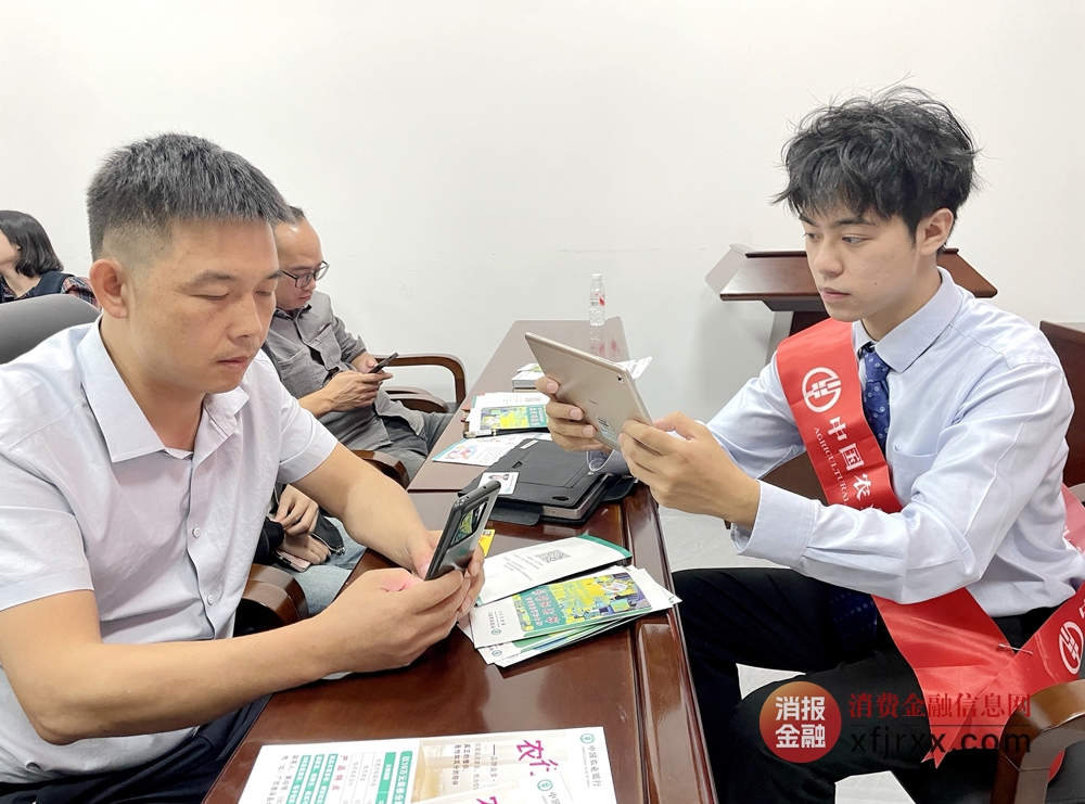 农行德保县支行开展“金融服务进企业 银企对接零距离”服务活动 (3)