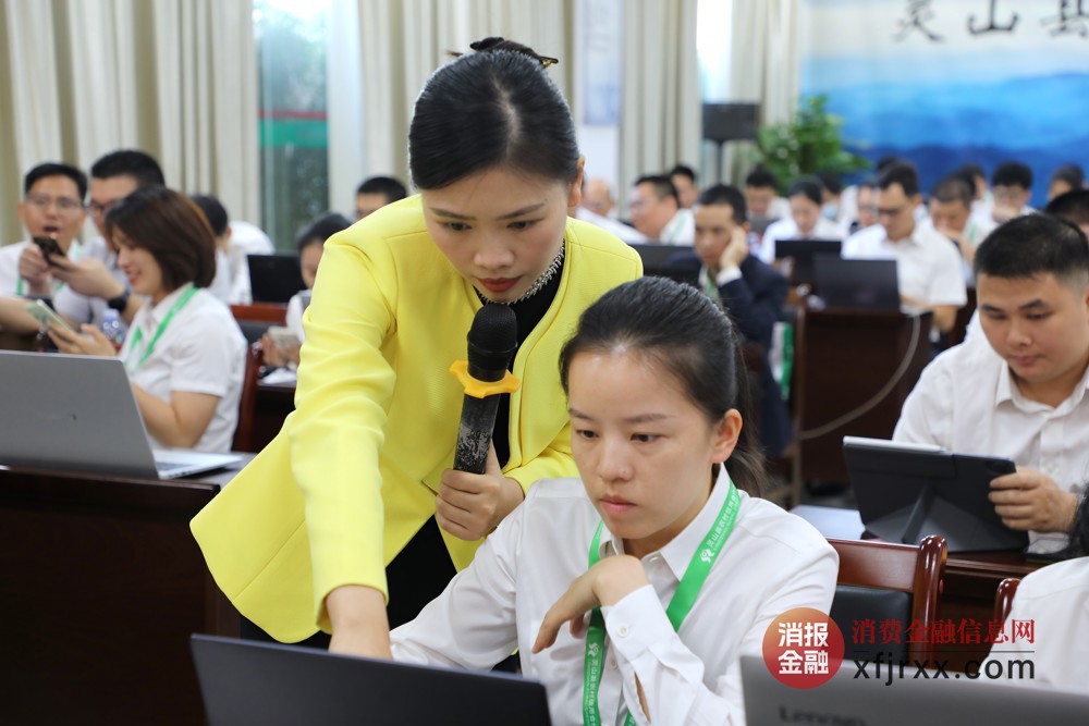 3.2现场指导参训人员操作