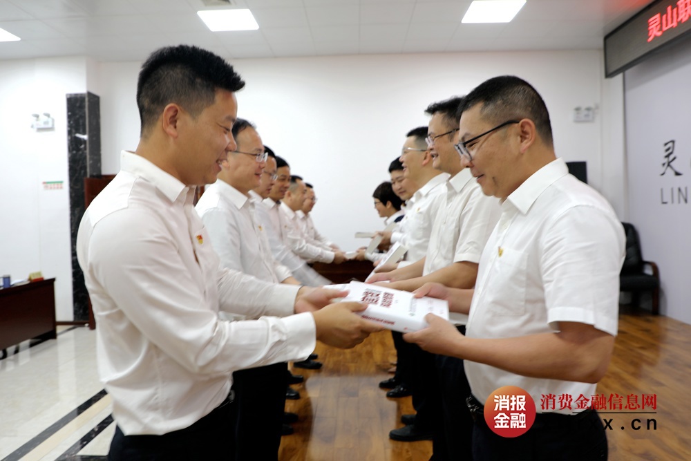 1.赠书仪式现场