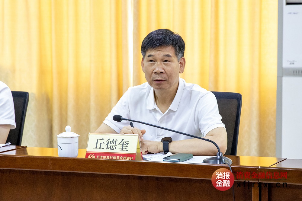 图2为玉林市人大常委会党组副书记、副主任丘德奎对服务实体经济工作做出指导