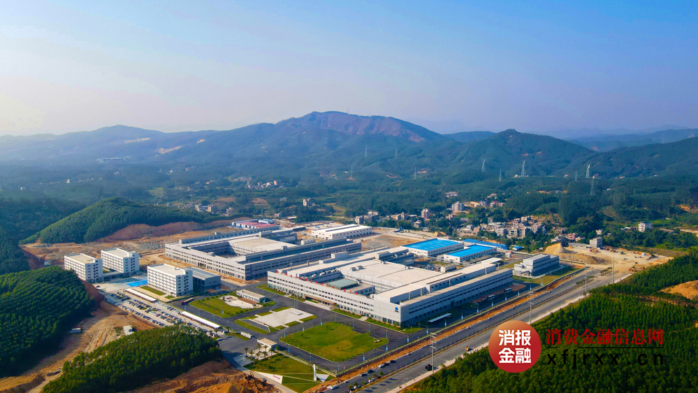 位于玉林龙潭产业园（白平片区）的广西华创新材铜箔有限公司铜箔项目现代化厂房。