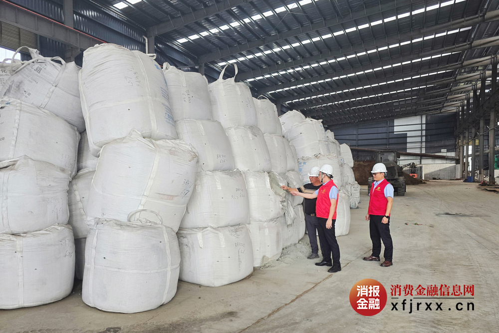 桂平联社金融专业深入企业做贷后检查1