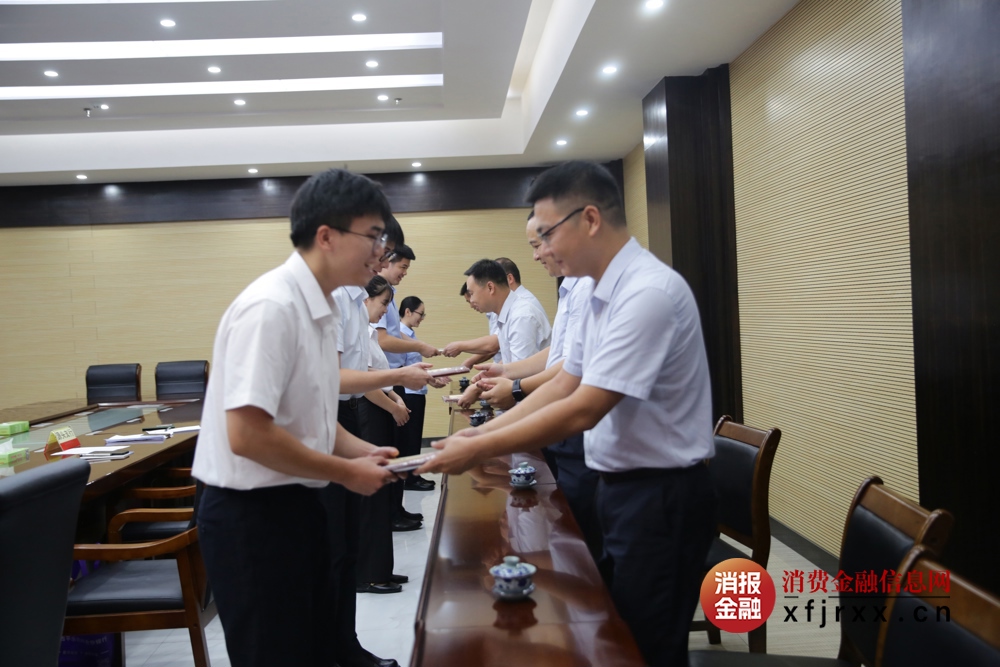 师傅回赠新员工