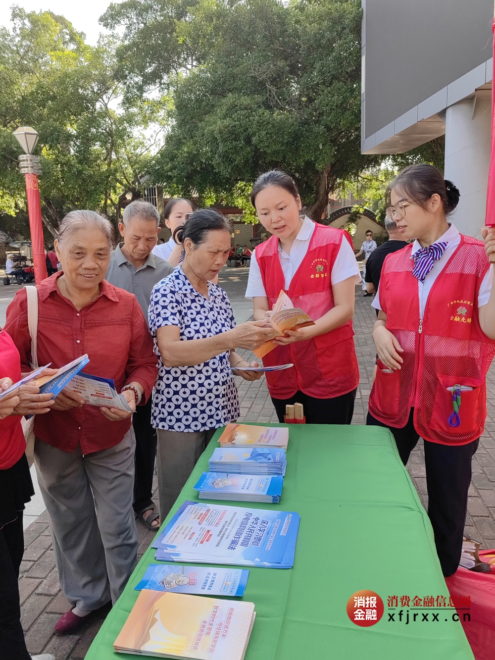 2025年金融教育宣传周活动现场照片4