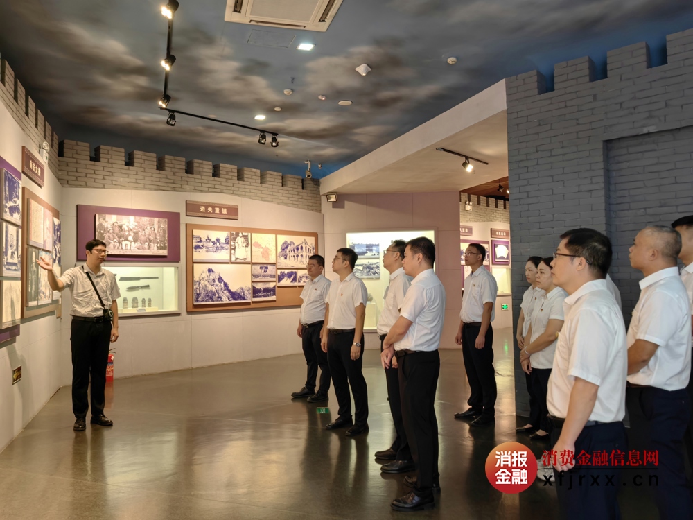 参观龙州起义纪念馆